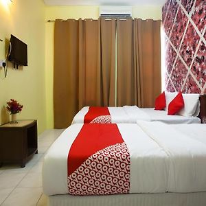 Oyo 796 Jr Hotel